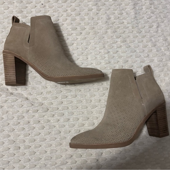 Dolce Vita Taupe Ankle Booties - Picture 1 of 6